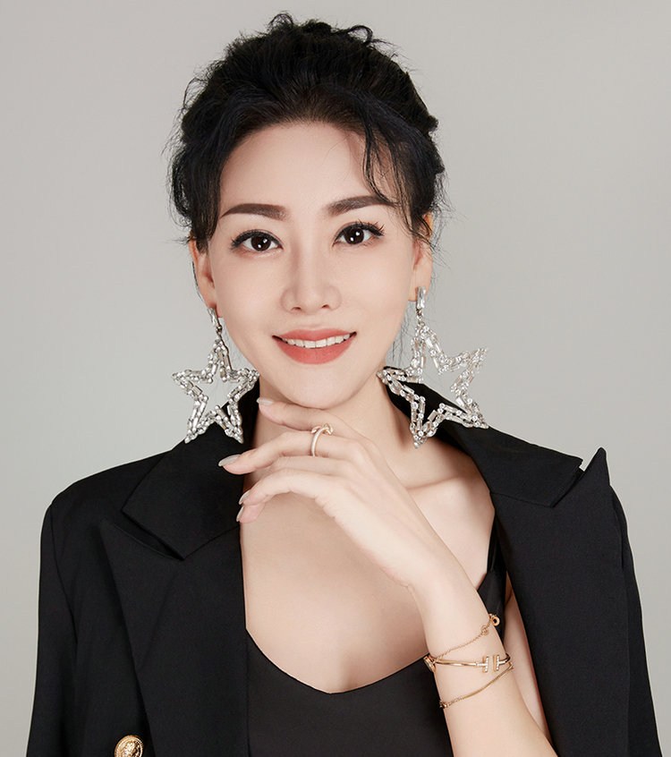 田华